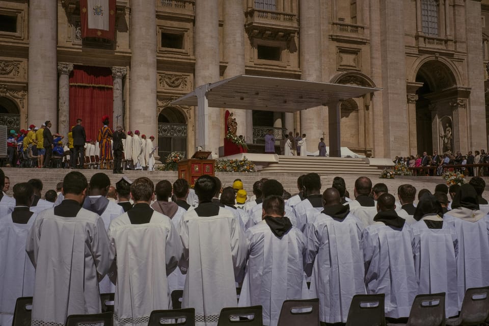 The next Pope and early days of his Papacy: astrological predictions